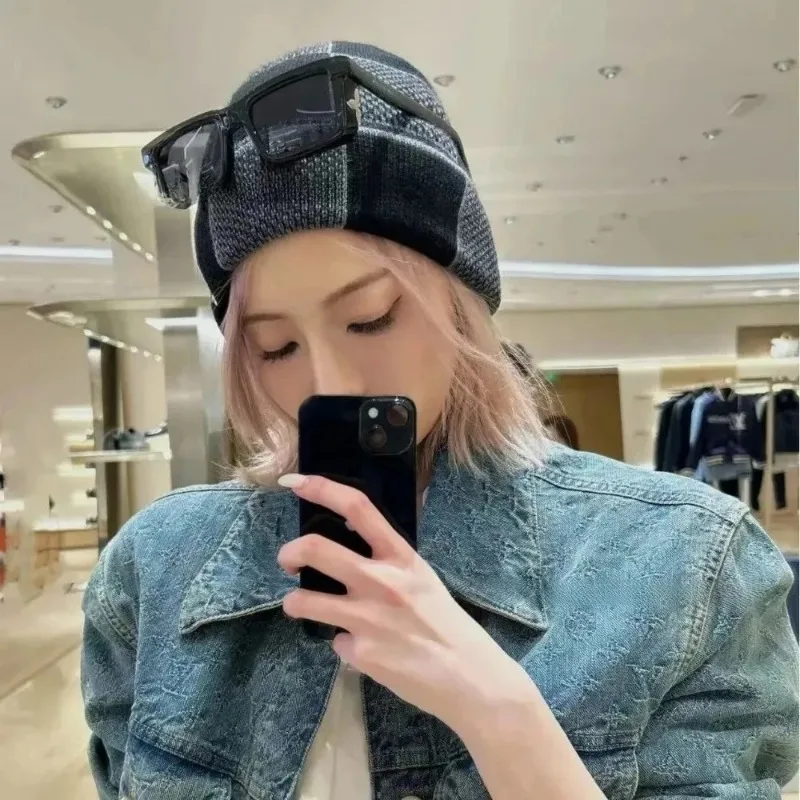 男女兼用冬用ビーニー、幾何学模様の刺繍入り、暖かいフリース裏 - Beanie Cuffed Knit のレビューと価格