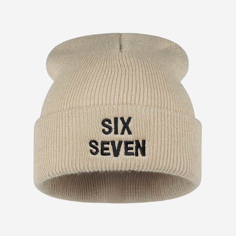 SIX SEVEN文字刺繍入りニットビーニー、柔らかく伸縮性 - Beanie Cuffed Knit のレビューと価格