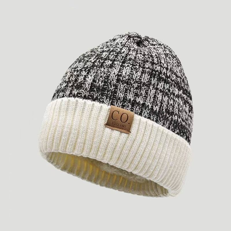 ユニセックスヘザーニットビーニー、COレザーパッチ付きカフ付 - Beanie Cuffed Knit のレビューと価格