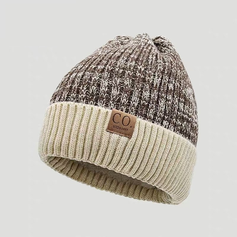 ユニセックスヘザーニットビーニー、COレザーパッチ付きカフ付 - Beanie Cuffed Knit のレビューと価格